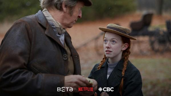 Bild 1 von 8: Ann Shirley-Cuthbert (Amybeth McNulty) mit Matthew (R.H. Thomson)Verwendung nur mit Logos und in Verbindung mit der Programmkommunikation. Jede andere Nutzung ist streng untersagt.Originalbezeichnung:4_ANNE_104_D6_KW_0245