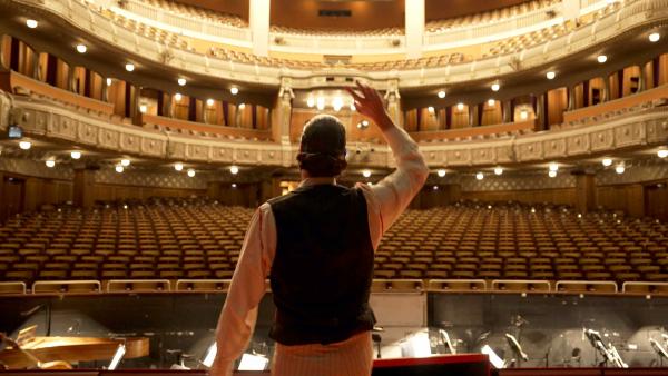 Bild 1 von 6: Anderer Blickwinkel - Das Stuttgarter Opernhaus aus der Sicht des Baritons Björn Bürger.