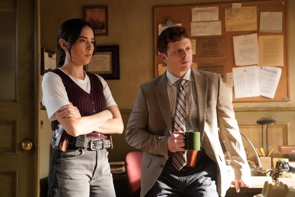 Bild 1 von 18: Special Agent Lala Dominguez (Mariel Molino, l.); Special Agent Bernard Randolf (Caleb Foote, r.)