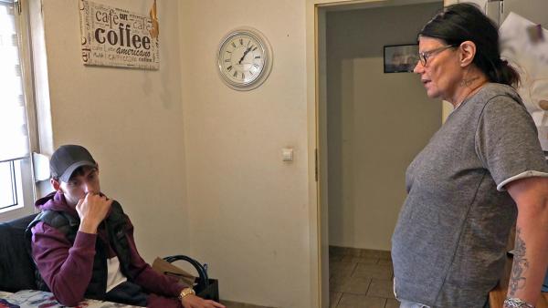 Bild 1 von 3: Pascal hat finanzielle Probleme und hofft nun auf Hilfe von Mama Beate...