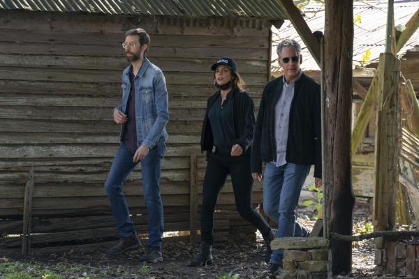 Bild 1 von 9: (v.l.n.r.) Sebastian Lund (Rob Kerkovich); Tammy Gregorio (Vanessa Ferlito); Dwayne Pride (Scott Bakula)