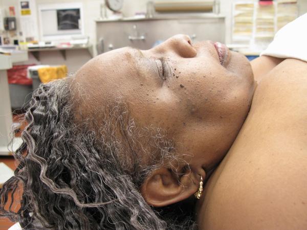 Bild 1 von 43: (4. Staffel) - Dr. Jan Garavaglia, eine der renommiertesten Pathologinnen in den USA, gibt einen Einblick in ihre Arbeit und erklärt, wie sie zusammen mit ihrem Team bei der Lösung komplizierter Mordfälle hilft und medizinische Absonderlichkeiten aufklärt.