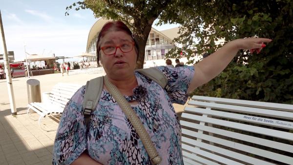 Bild 1 von 2: Marita geniesst die Zeit in Warnemünde