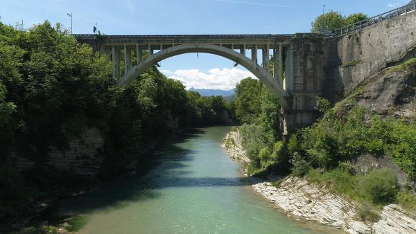 Bild 1 von 7: Ponte Nelli. Hier gingen die Warentransporte auf bis zu 30 m langen Flossen auf dem Piave vorbei Richtung Venedig.
