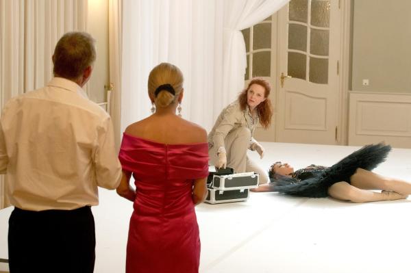 Bild 1 von 32: Im Bild (v.li.): Heinz Marecek (Hannes Kofler), Andrea L?Arronge (Gräfin Schönberg), Christine Klein (Dr. Haller), Karina Sarkissova (Tatjana Ulitskaja).
