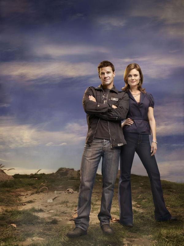 Bild 1 von 9: (3. Staffel) - Booth (David Boreanaz, l.); Dr. Brennan (Emily Deschanel, r.)