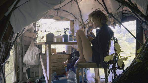 Bild 1 von 2: In Erwartung einer langen Protestdauer haben die Besetzer solide Baumhäuser gebaut, die gegen Wind und Wetter bestehen können.