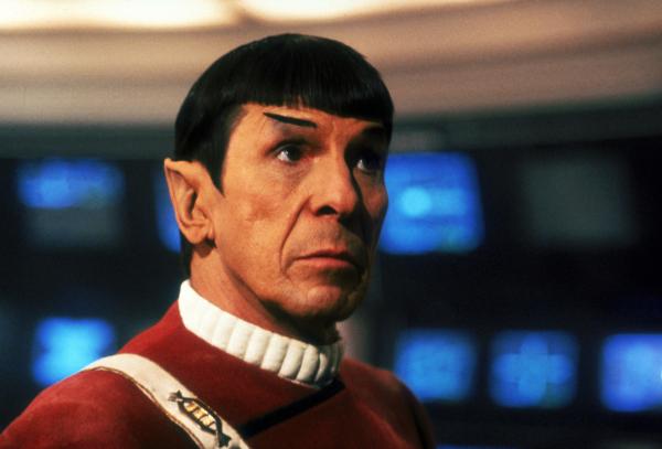 Bild 1 von 5: Der Vulkanier Sybok hat die Kontrolle über die Enterprise übernommen. Capt. Spock (Leonard Nimoy) und sein Team überlegen, wie sie ihm diese wieder abnehmen können ...