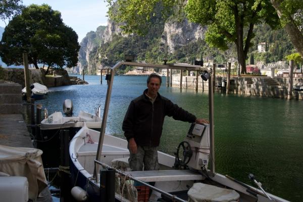 Bild 1 von 7: Alberto Rania ist der einzige Berufsfischer in Riva del Garda. Früher hat er als Koch in Deutschland gearbeitet, bis ihn die Sehnsucht wieder in die Heimat trieb.