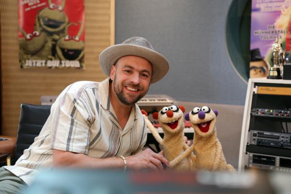 Bild 1 von 4: Jan und Henry bekommen Hilfe von Max Mutzke.