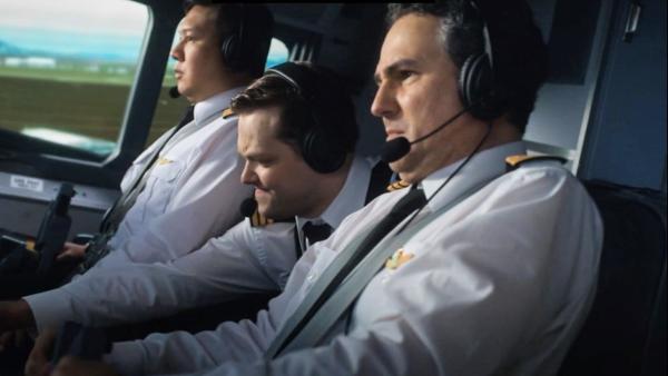 Bild 1 von 3: Mit Mut, Entschlossenheit und Teamwork gelingt der Crew von Flug Air Astana 1388 trotz größter technischer Probleme die Landung.