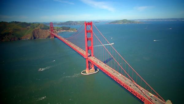 Bild 1 von 3: Die Golden Gate Bridge ist das Wahrzeichen San Franciscos. Sie ist eine der ersten gigantischen Hängebrücken und gab den Startschuss für den Wettlauf um den Bau immer größerer Brückenkonstruktionen.