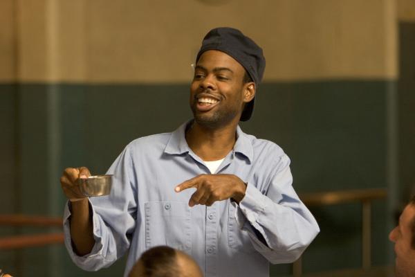 Bild 1 von 3: Caretaker (Chris Rock) beschafft immer neue Ausrüstungsgegenstände für die Footballer.