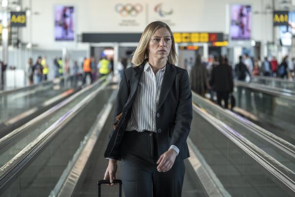 Bild 1 von 10: Zoës Mutter Veronique (Hilde De Baerdemaeker) leitet die familieneigenen Schokoladenmanufaktur - und ist deswegen ständig von zu Hause weg.