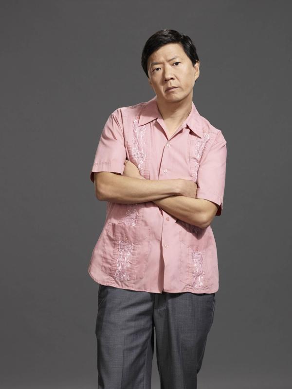 Bild 1 von 33: (6. Staffel) - Strebt eine Karriere in Hollywood an: Chang (Ken Jeong) ...