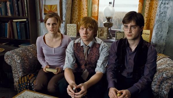 Bild 1 von 8: Emma Watson as Hermione Granger, Rupert Grint as Ron Weasley and Daniel Radcliffe as Harry Potter