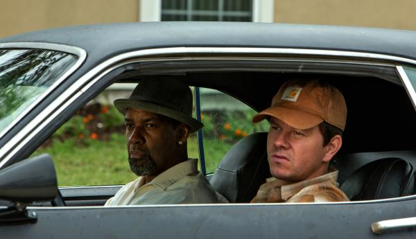 Bild 1 von 2: Der DEA-Agent Bobby Trench (Denzel Washington, l.) und U.S. Naval Intelligence Officer Stigman (Mark Wahlberg, r.) sind als Undercover-Agenten auf ein mexikanisches Drogenkartell angesetzt - doch keiner weiß vom Auftrag des anderen.