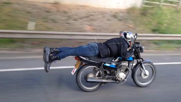 Bild 1 von 3: Die ständige Suche nach einem Adrenalin-Kick nimmt selten ein gutes Ende.