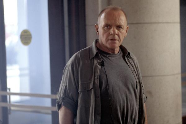 Bild 1 von 9: Unter dem Namen Dr. Fell hat sich Hannibal Lecter (Anthony Hopkins) in Florenz niedergelassen, wo er als Museumskurator der Capponi-Bibliothek arbeitet.