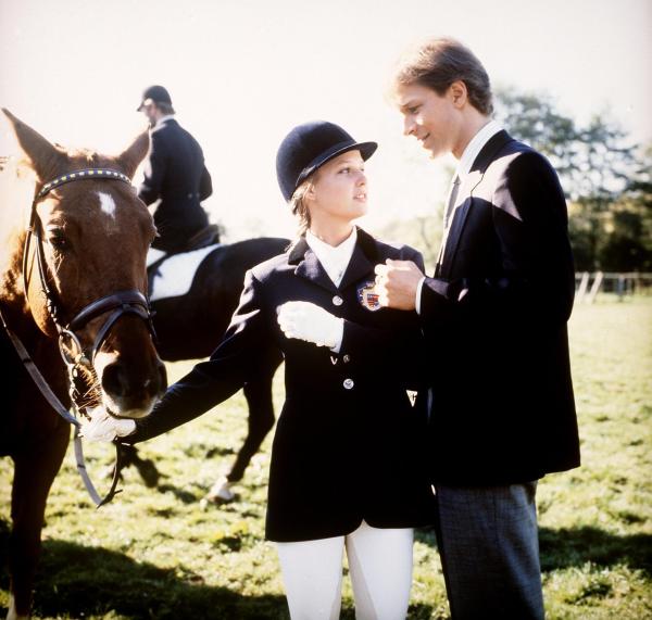 Bild 1 von 2: Im Bild: Kurz vor Beginn des Reit-Turniers macht Sascha (Jochen Horst) seiner Schwester Nane (Katharina Böhm) noch einmal Mut und wünscht ihr \