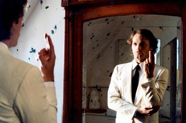 Bild 1 von 5: Monate vor seiner Haft erschien François (Patrick Dewaere) in seinem besten Anzug zu Stéphanies Geburtstag.