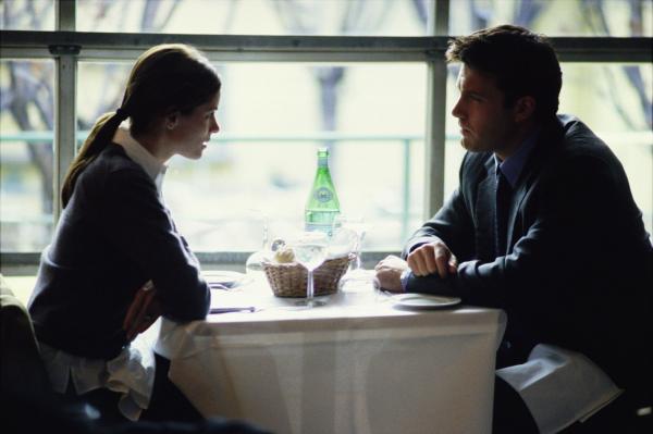 Bild 1 von 12: Stehen vor den Trümmern ihrer Existenz: Anwalt Gavin Banek (Ben Affleck, r.) und Gattin Cynthia (Amanda Peet, l.) ...