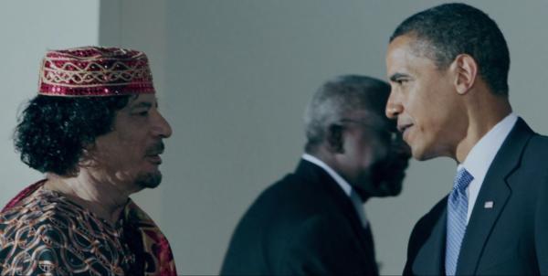 Bild 1 von 5: Zum Westen hat Libyen lange ein angespanntes Verhältnis. Erst nach dem Terror vom 11. September 2001 kommt es durch Gaddafis (l.) Unterstützung in den Jahren darauf zur Annäherung.