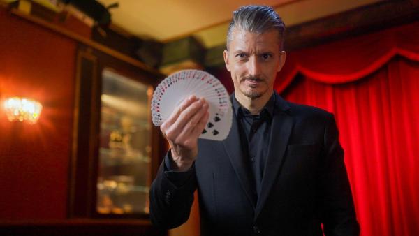 Bild 1 von 12: Im Bild: Magier Wolfgang Moser.