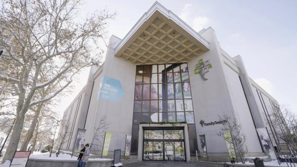 Bild 1 von 6: Um tote Vorfahren taufen zu lassen, betreiben die Mormonen eine weltweite Datenbank zur Ahnenforschung.