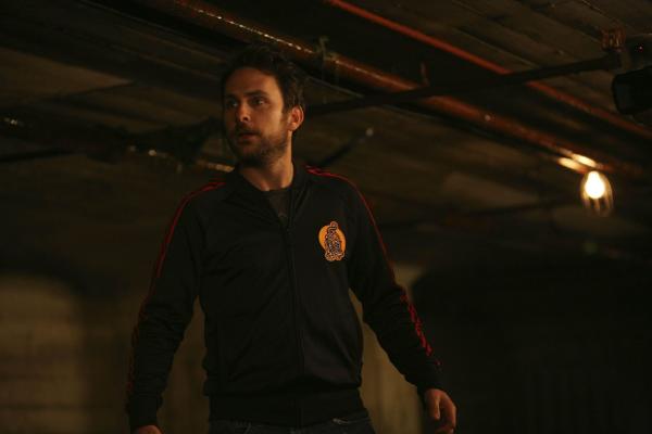 Bild 1 von 8: Charlie Kelly (Charlie Day)