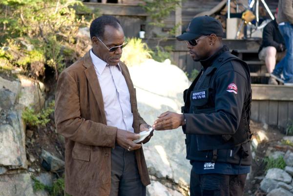 Bild 1 von 18: Colonel Johnson (Danny Glover, l.) spürt den einstigen Scharfschützen Bob Swagger auf, damit dieser ein angedrohtes Attentat auf den Präsidenten vereitelt. Der Plan Johnsons geht nicht auf und so wird Swagger zum Gejagten ...