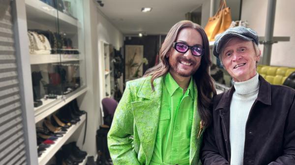 Bild 1 von 1: Heute bekommt ihr Riccardo Simonetti, Pierre M. Krause und Ö Pralinen. Die Kurzstrecken-Pralinen sind ummantelt mit Wortspielen, so geschmackvoll wie belgische Schokolade, und gefüllt mit einem Kern aus zartschmelzenden Gesprächen und tiefen Einblicken - und viel zu schnell aufgegessen!