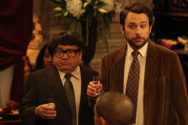 Bild 1 von 10: Frank Reynolds (Danny DeVito, l.); Charlie Kelly (Charlie Day ,r.)
