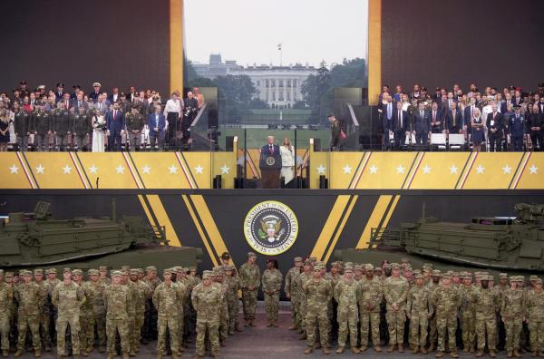 Bild 1 von 1: Militärparade in Washington: Mit einer großen Parade spaltet Donald Trump die Vereinigten Staaten.