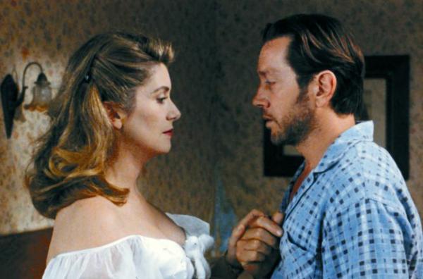 Bild 1 von 3: Lilianes (Catherine Deneuve) Jugendliebe Yvon (Bernard Giraudeau) kehrt unerwartet in ihr Leben zurück.