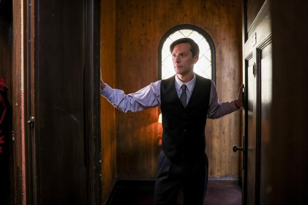 Bild 1 von 9: Im Bild: Jonathan Beck als Alfred Rosenberg.