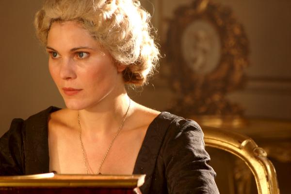 Bild 1 von 3: Der Einmarsch der Preußen in Schlesien trifft Maria Theresia (Yasmina Djaballah) völlig unvorbereitet.
