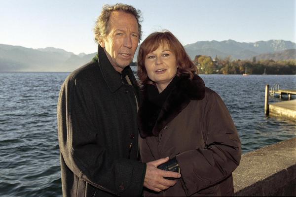 Bild 1 von 6: Im Bild: Hartmut Becker (Moritz), Johanna Liebeneiner (Doris).