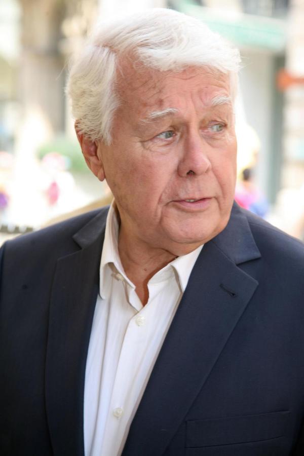 Bild 1 von 5: Im Bild: Peter Weck (Dr. Richard Burger).