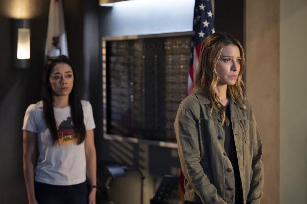 Bild 1 von 1: Ella Lopez (Aimee Garcia, l.); Chloe Decker (Lauren German, r.)
