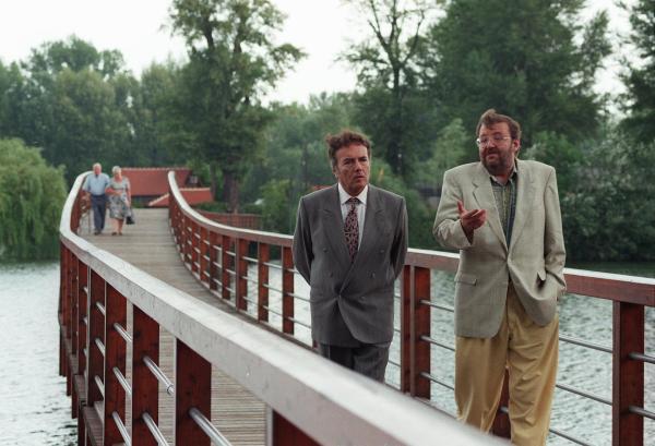 Bild 1 von 8: Im Bild (v.li.): Peter Fröhlich (Erwin Schoitl), Götz Kauffmann (Rudi Gneisser).