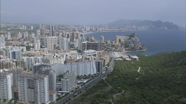 Bild 1 von 5: Benidorm an der spanischen Costa Blanca gilt als Geburtsort des Pauschaltourismus.