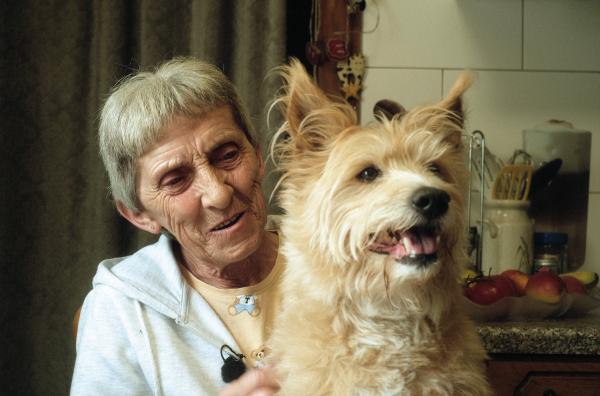 Bild 1 von 3: 365 Euro Rente: Roswitha aus Hennef ist in der Altersarmut gelandet.