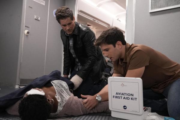 Bild 1 von 24: (v.l.n.r.) Genevieve (Juliette Jeffers); Owen Strand (Rob Lowe); T.K. Strand (Ronen Rubinstein)