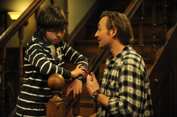 Bild 1 von 11: Das Verhältnis zwischen Gregor und Felix bleibt angespannt. Von links: Felix Kramer (Shayan Hartmann) und Gregor Brunner (Holger M. Wilhelm).