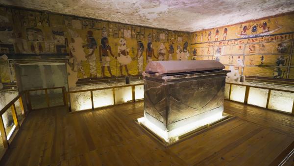 Bild 1 von 11: Ein Jahrhundertfund: Pharao Tutanchamuns Grab wurde 1922 von dem Archäologen Howard Carter entdeckt. Könnte so auch die Grabkammer des Imhotep aussehen?