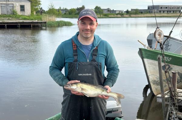 Bild 1 von 4: Es gibt nur wenige Fischer an Lettlands Ostseeküste - Janis Kruminö ist einer von ihnen.