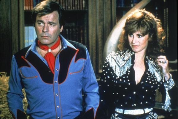 Bild 1 von 10: Jonathan Hart (Robert Wagner, l.); Jennifer Hart (Stefanie Powers, r.)