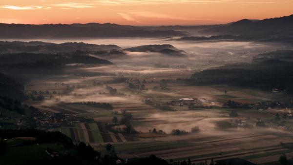 Bild 1 von 11: Morgennebel Südsteirmark westlich St. Johann im Saggautal.