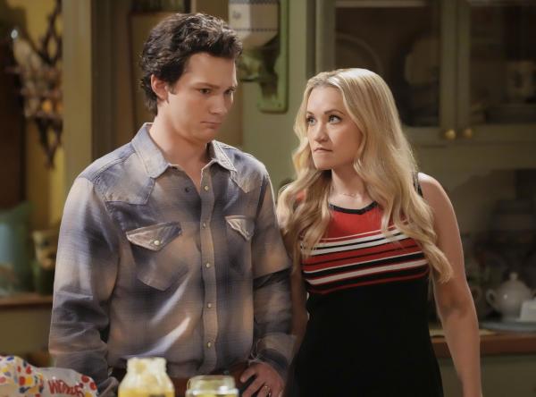 Bild 1 von 14: Georgie Cooper (Montana Jordan, l.); Mandy McAllister (Emily Osment, r.)